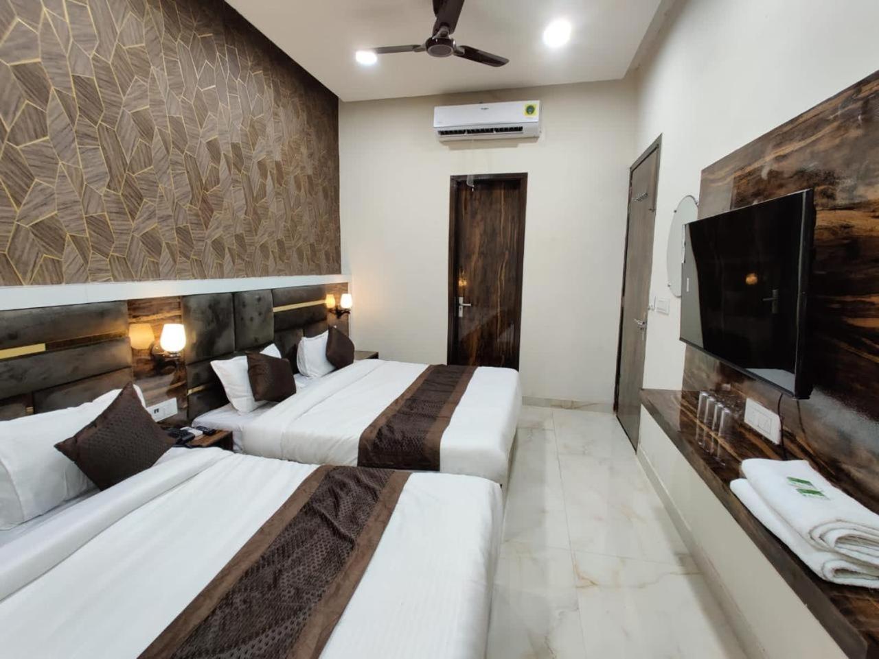 Hotel Gs Amritsar 200 Mtr From Golden Temple Exterior photo